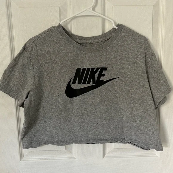 Oversized crop Nike t shirt size M - Picture 1 of 4